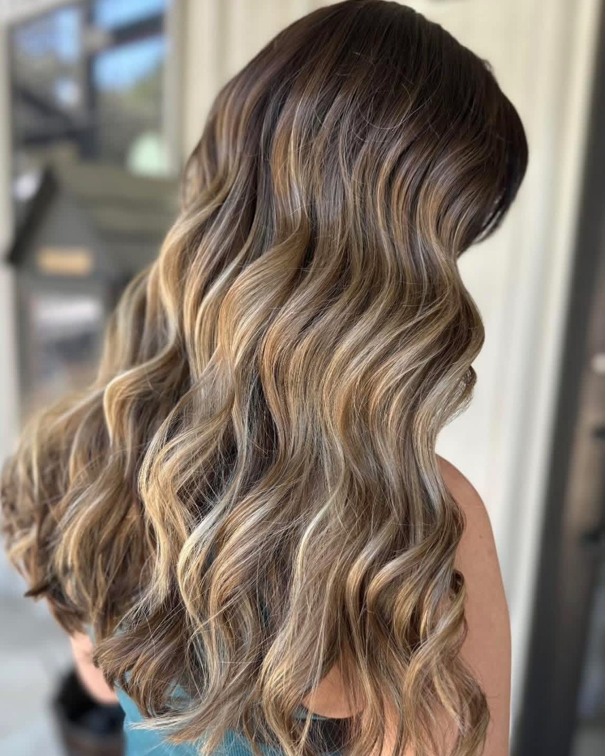 Salon NB long dimensional waves with blonde ribbon highlights